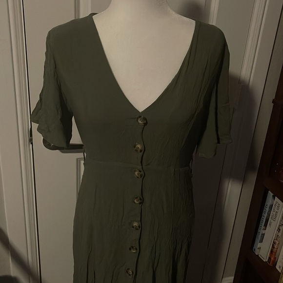 beautiful olive green maxi dress button down. - Picture 2 of 8